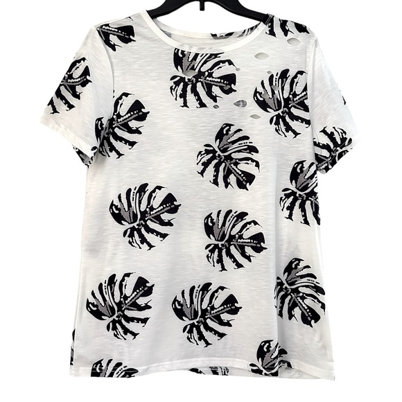 NWOT Boutique Tee - Size Medium - Picture 1 of 6